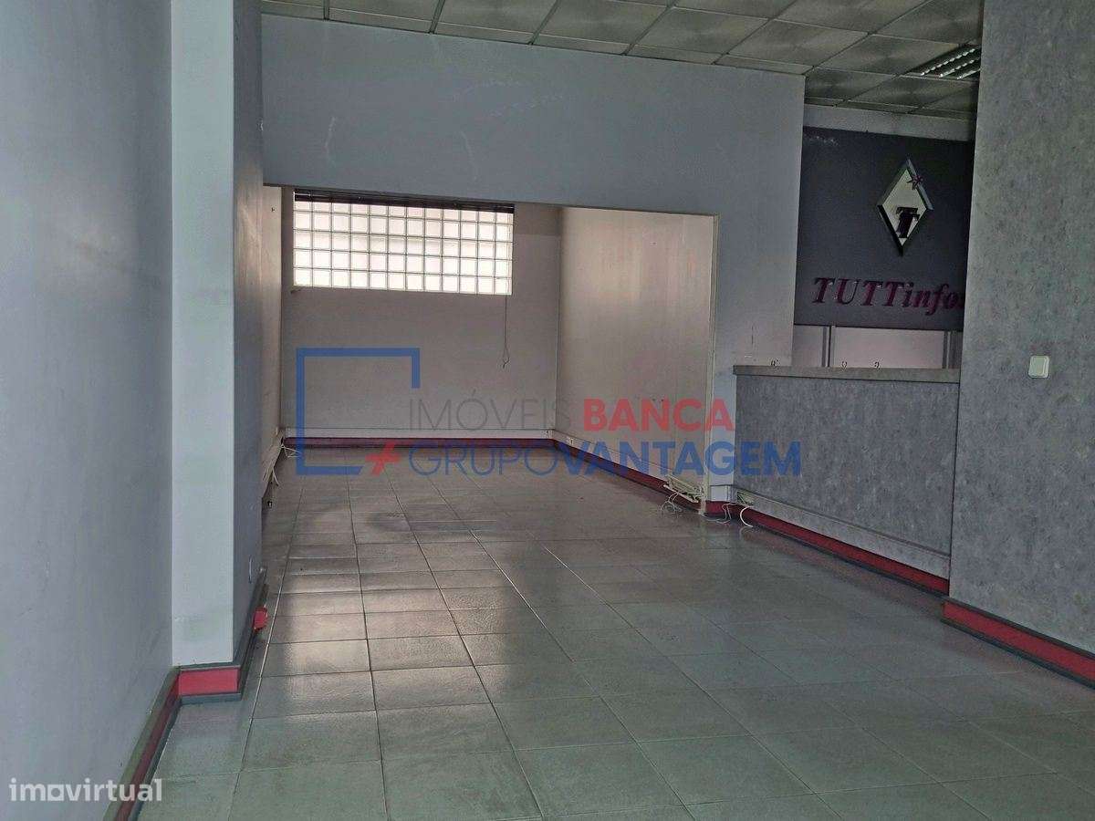 Loja 102 m² em Setúbal: Potencial Comercial ou Conversão em Habitaç... - Grande imagem: 2/19