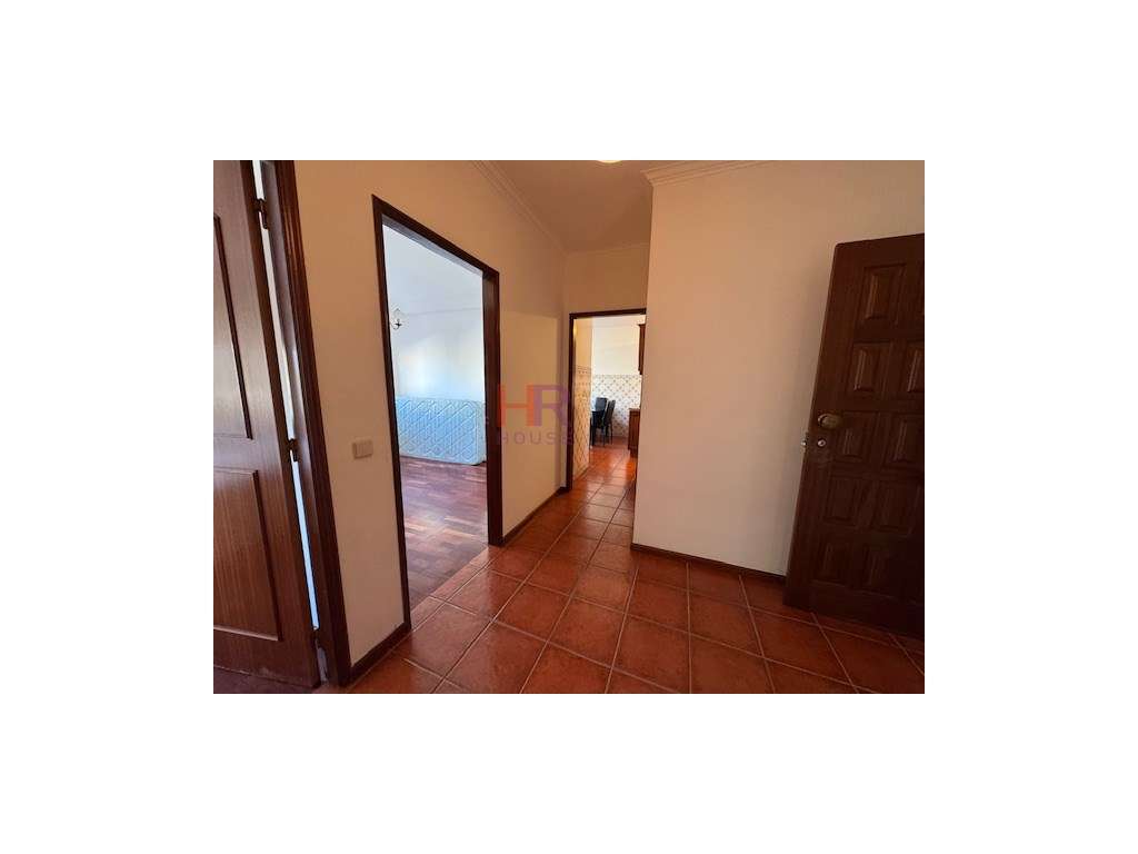 Vende-se T2 com garagem completamente mobilado e equipado.-17