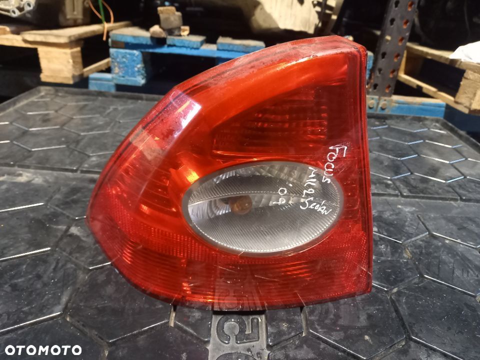 Lampa lewy tył tylna Ford Focus Mk2 Sedan 09' - 1