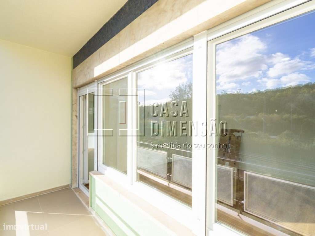 Apartamento de tipologia T3 com varanda, mobilado e equipado em Ben...-11