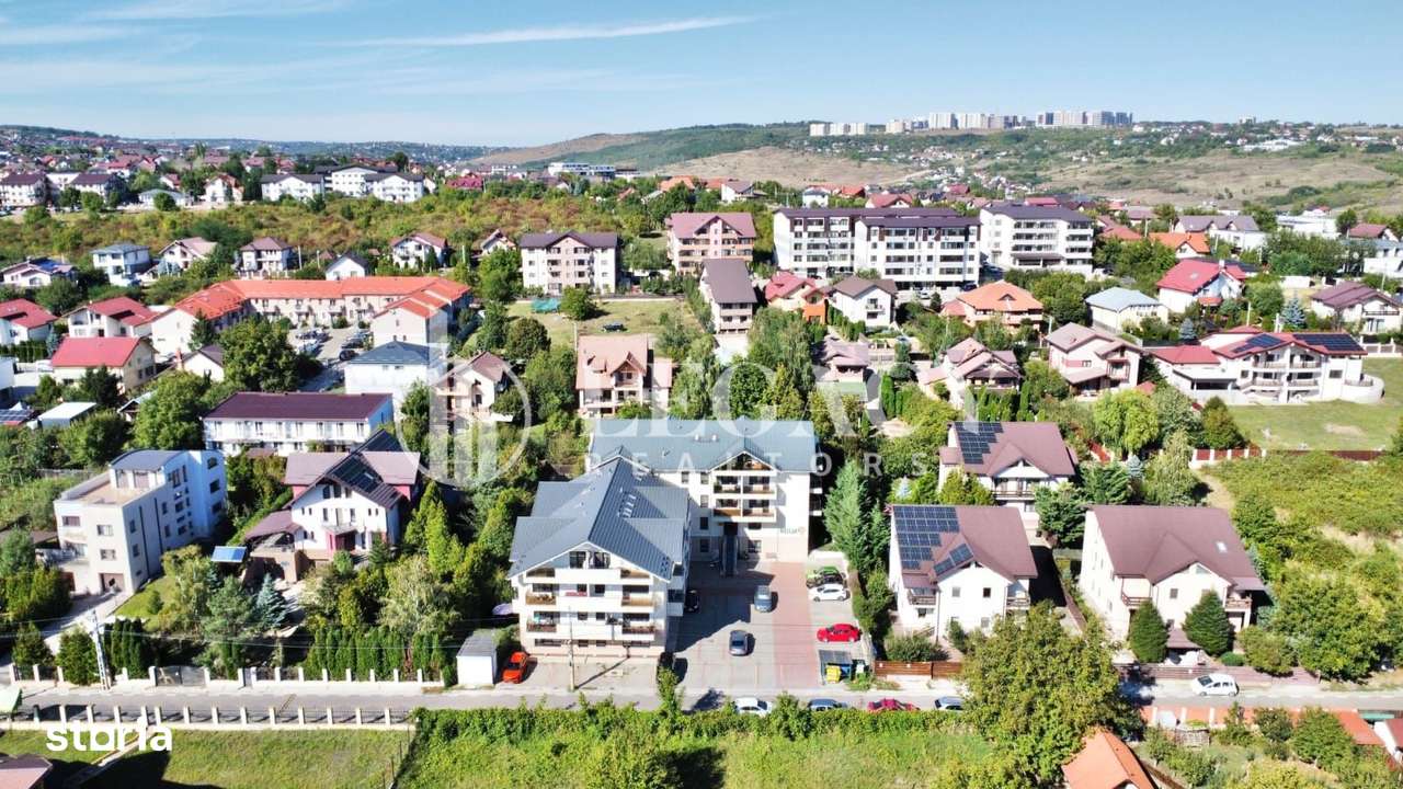 Locuință cochetă la mansardă, cu balcon și boxă de depozitare-16