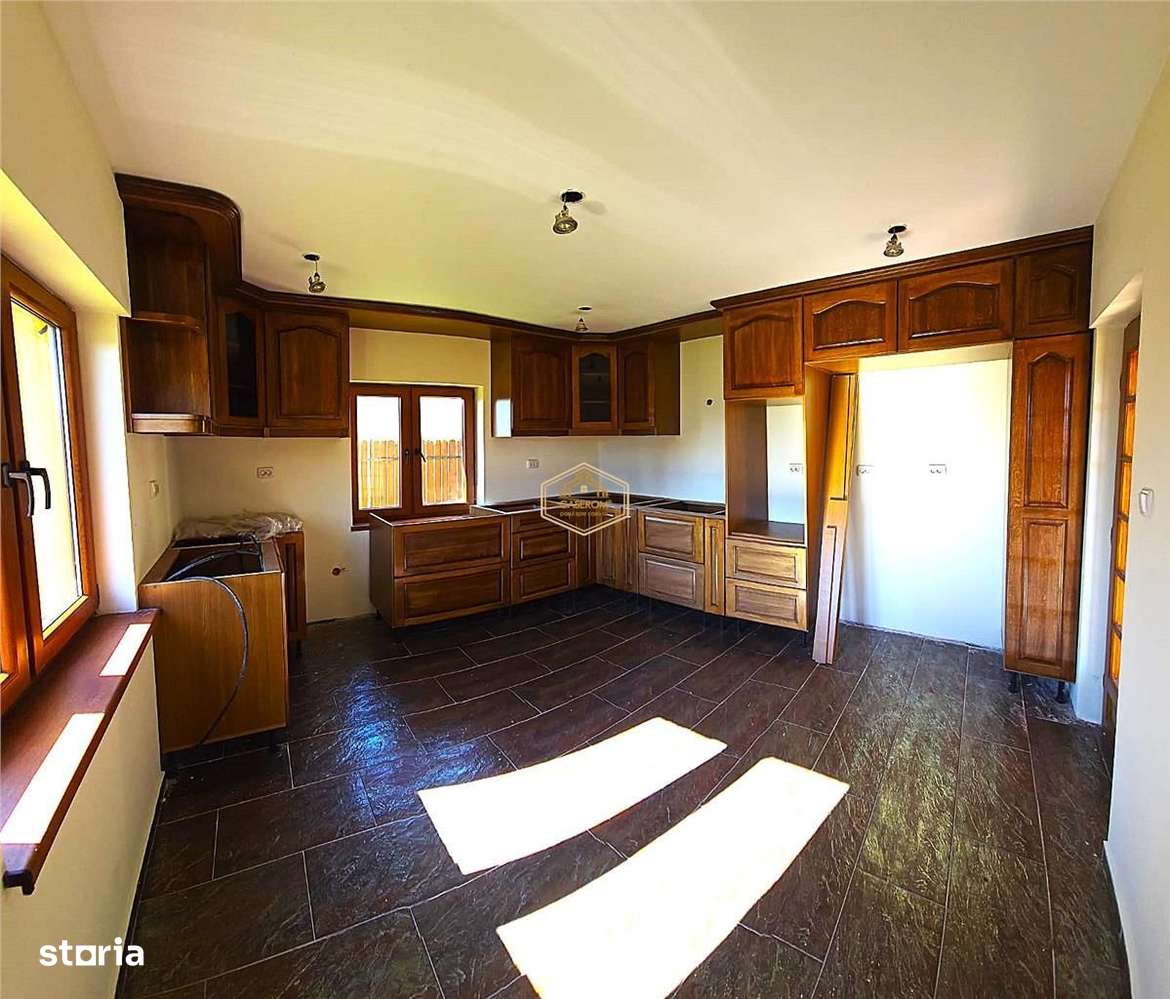 Video|Casa spatioasa cu 4 dormitoare + garaj si anexe | Teren 1.000 mp-6