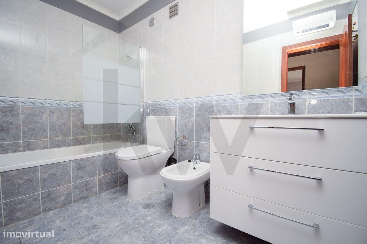 Apartamento T2 | Parqueamento e Arrecadação | Casal da Carochia, Ramad-16