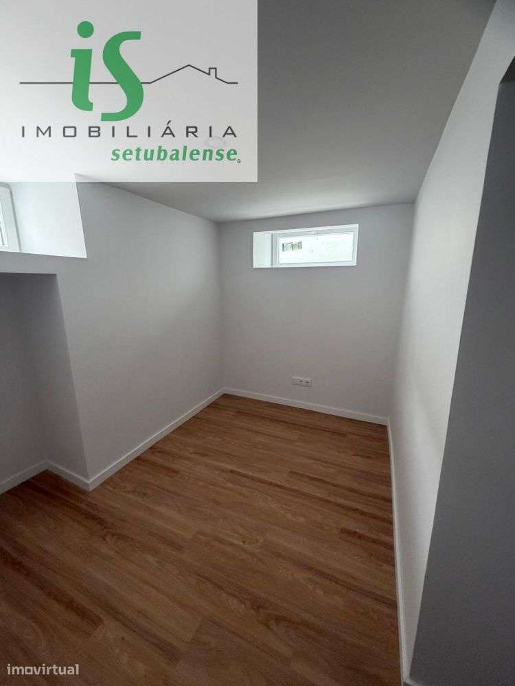 MORADIA PARA VENDA NO BAIRRO DA CONCEIÇÃO EM SETÚBAL-53