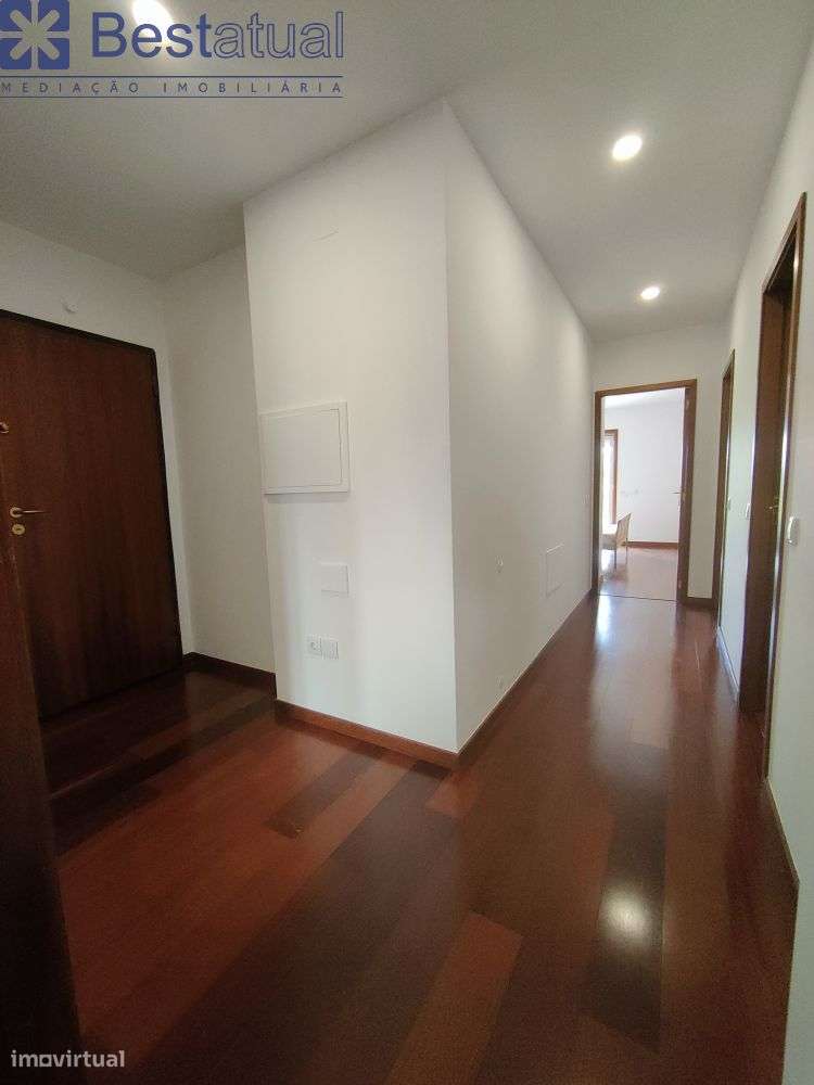 T2 Mobilado/Equipado-Cond. Fechado C/Piscina -Ofir-23