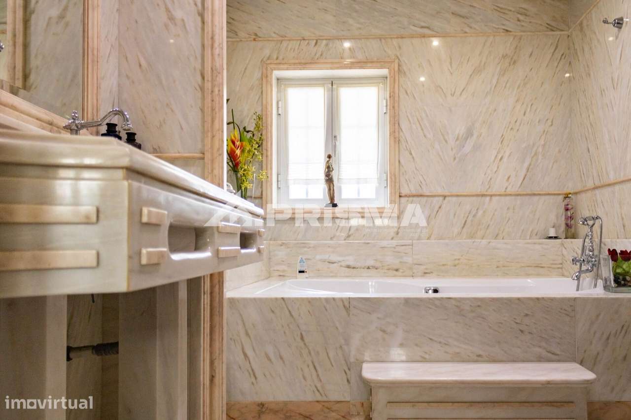 Moradia T5 para Venda em C. Branco-22