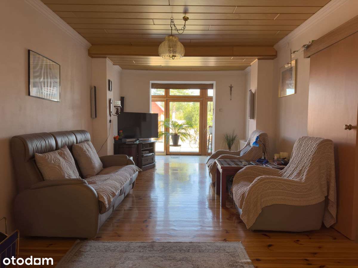 Dom w otoczeniu zieleni Wójcice-6