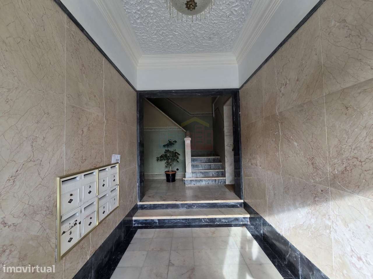 Centro Mem Martins - T4 para remodelação-24