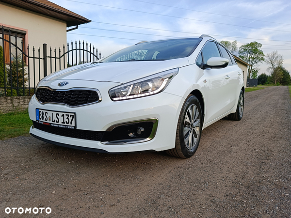 Kia Ceed 1.6 CRDi 136 ISG SW Platinum Edition - 6