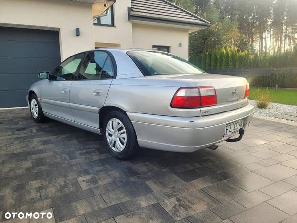 Opel Omega 2.2 Elegance - 4