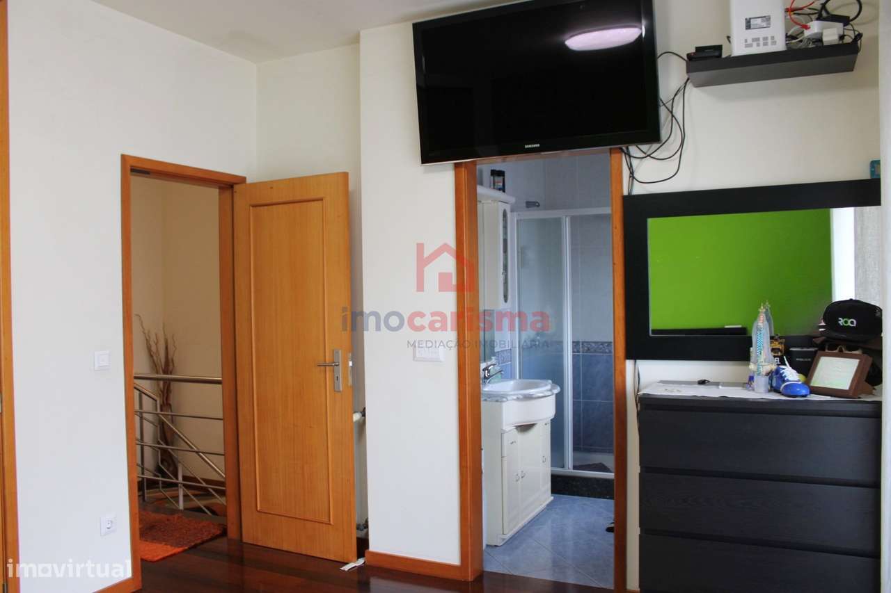 Moradia T3 em Banda em Oliveira Santa Maria, Vila Nova de Famalicão-26