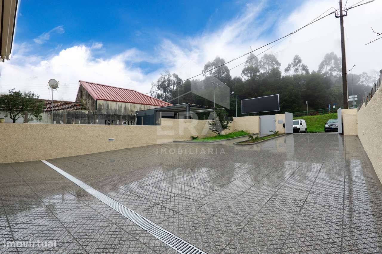 Moradia T3 Renovada junto à A1 nos Carvalhos-7