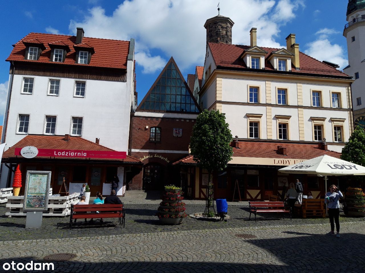 Niesamowity obiekt w centrum Lubania