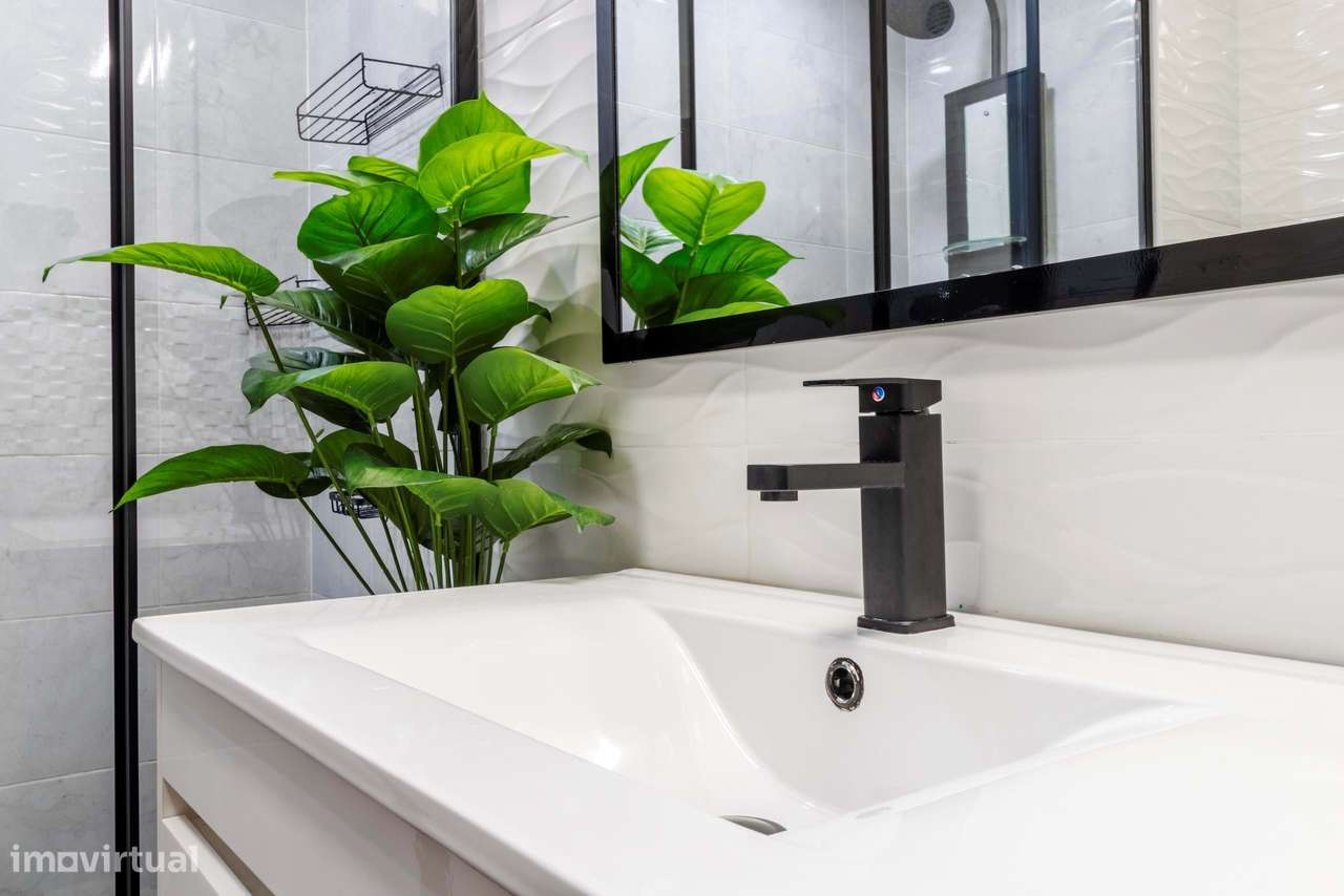 Apartamento T2 Remodelado c/ Lugar de Estacionamento em Mem Martins, S-31