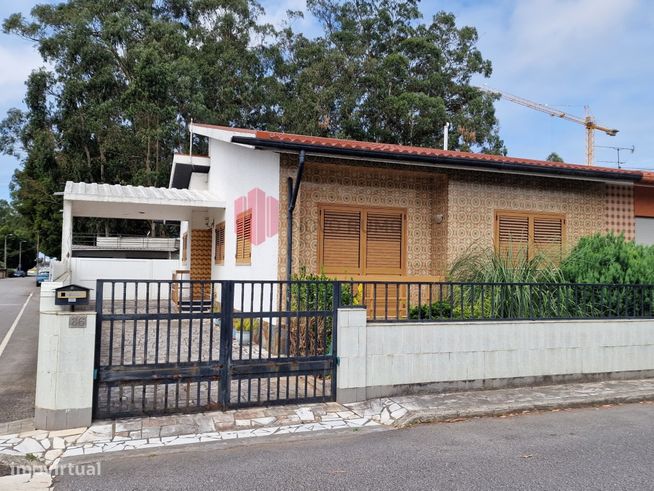Moradia Térrea de 3 frentes em excelente estado em Moreira com apro...-30