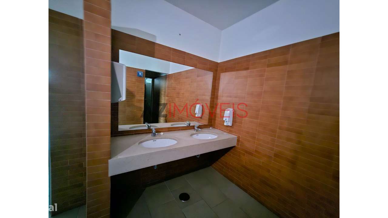 VENDE-SE ARMAZÉM EM AUTOGUIA, OURÉM-5