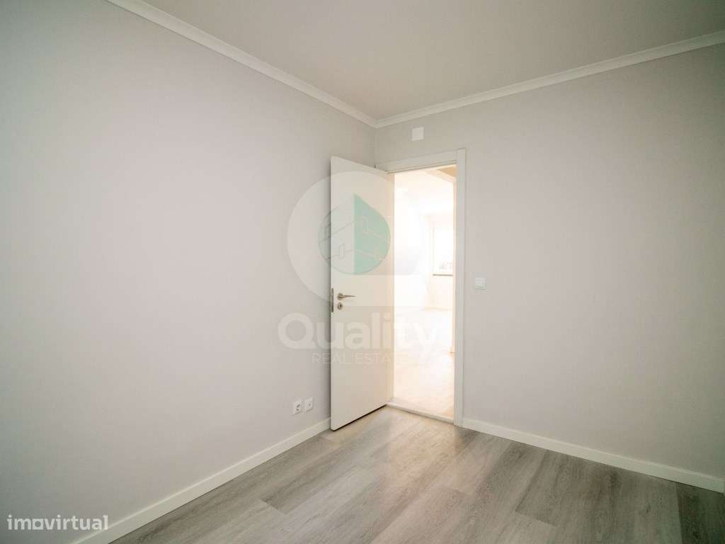 Apartamento T2 totalmente remodelado, localizado numa das zonas mai...-25
