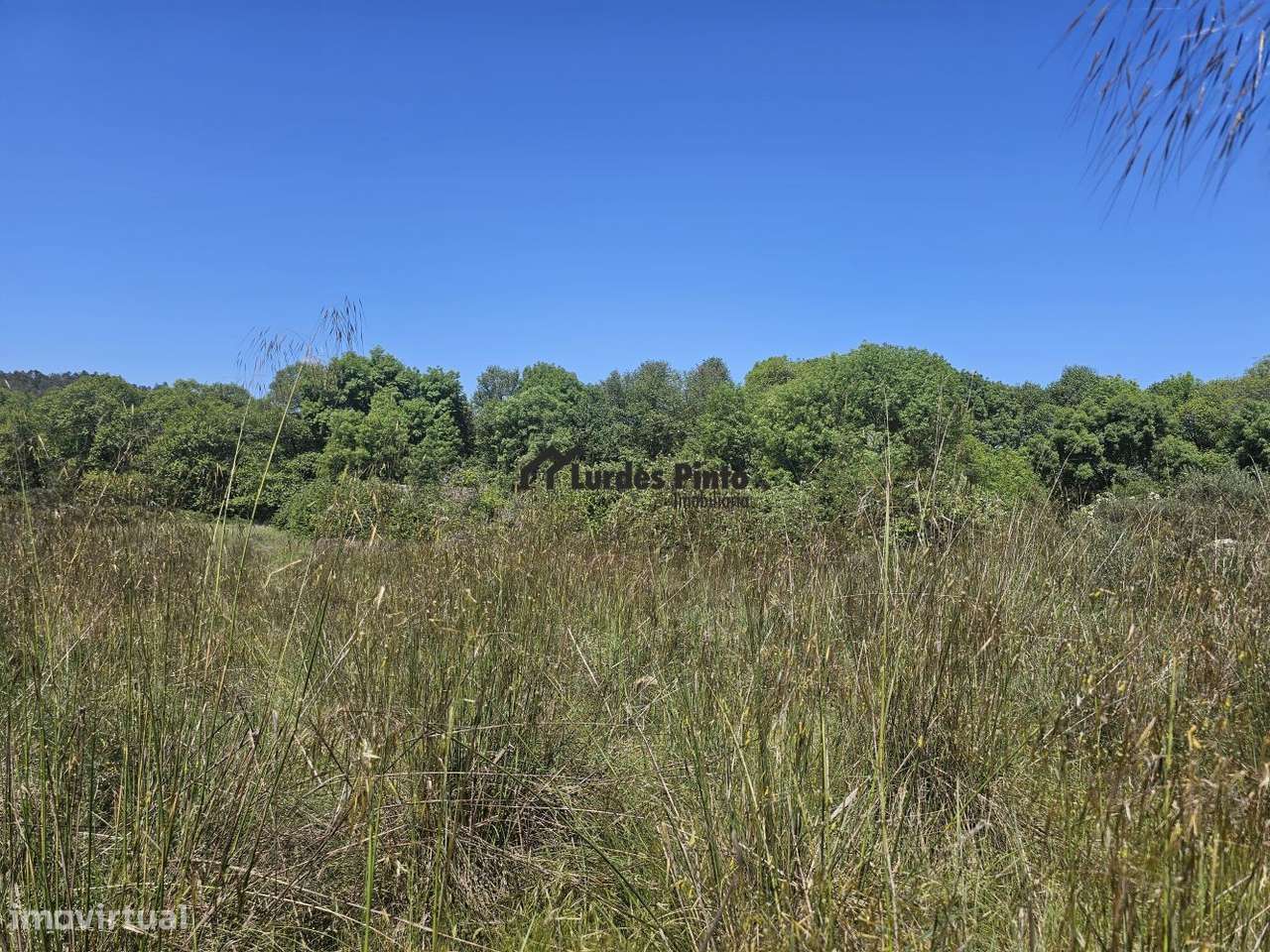 Quinta com construção em pedra perto do rio-5