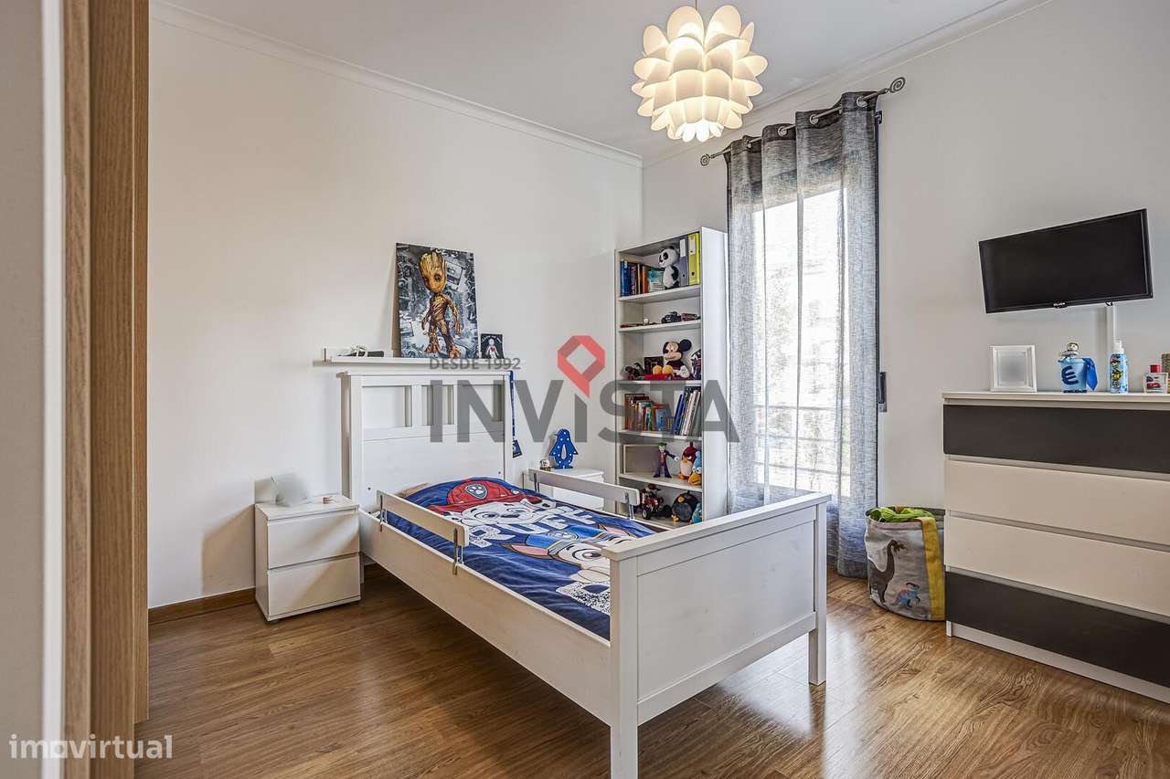 Moradia no Centro de Alverca com piscina-35