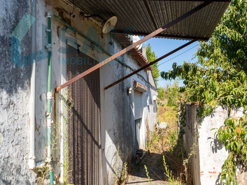 Moradia Térrea para Restauro | Terreno de malha urbana com 9.004 m²-21