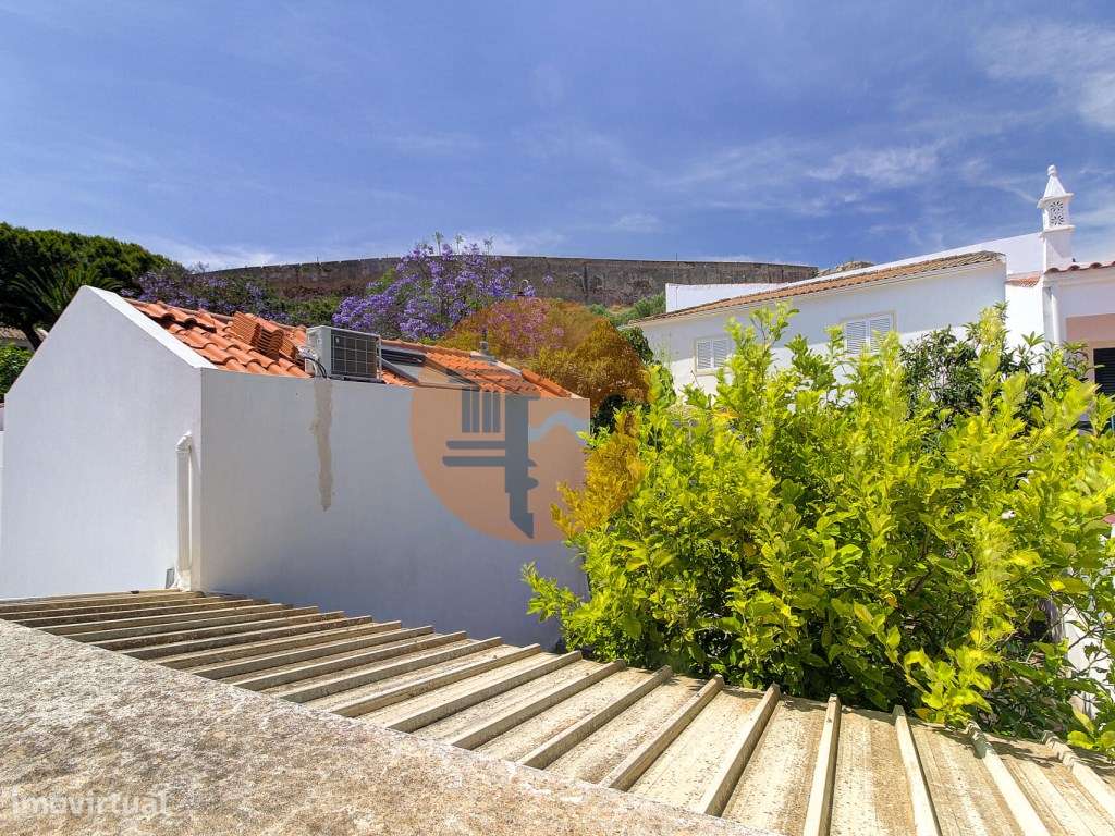 Moradia T3+2 com Jardim, Garagem e Vista Castelo no Centro de Castr...-20