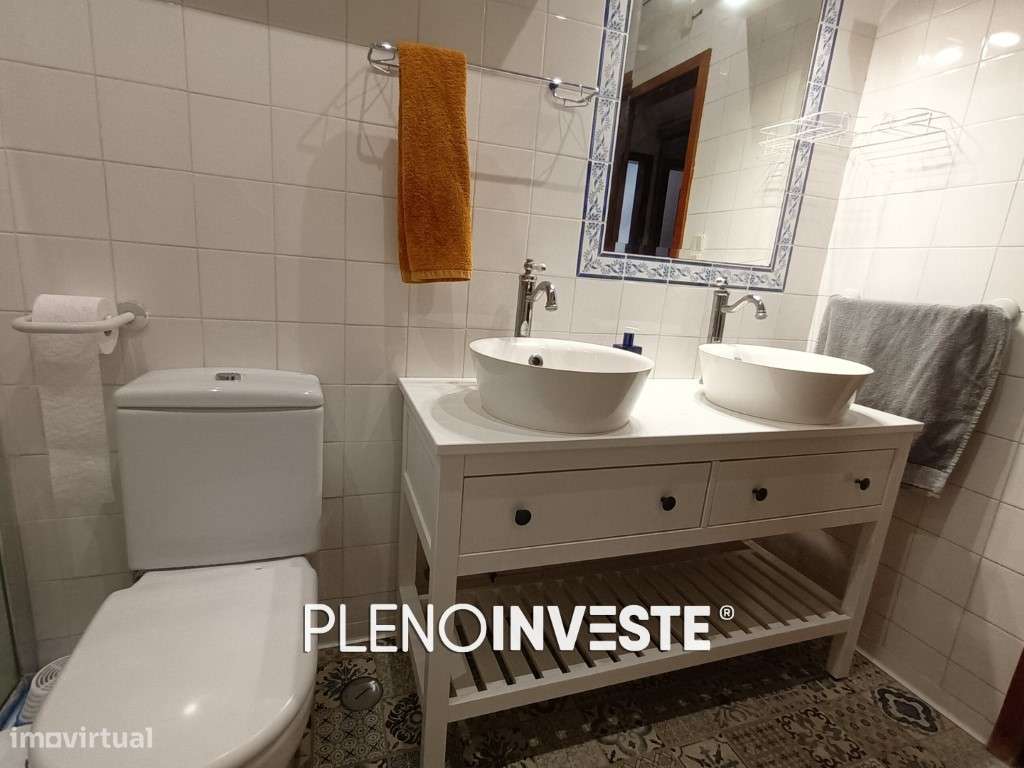 T2 com Excelente Potencial + Arrecadação de 40m2 em Corroios-11