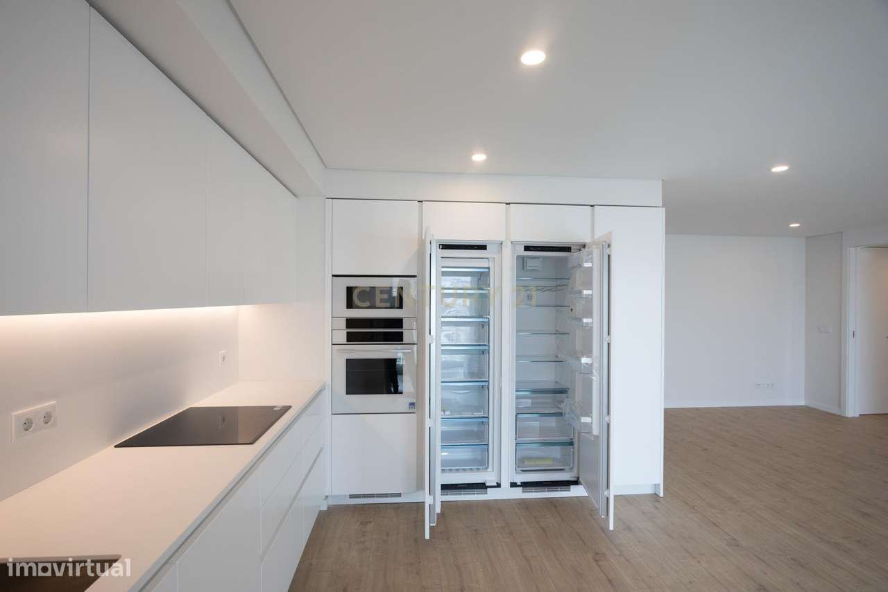 Apartamento T2 com estacionamento e piscina - Areeiro - Grande imagem: 3/17