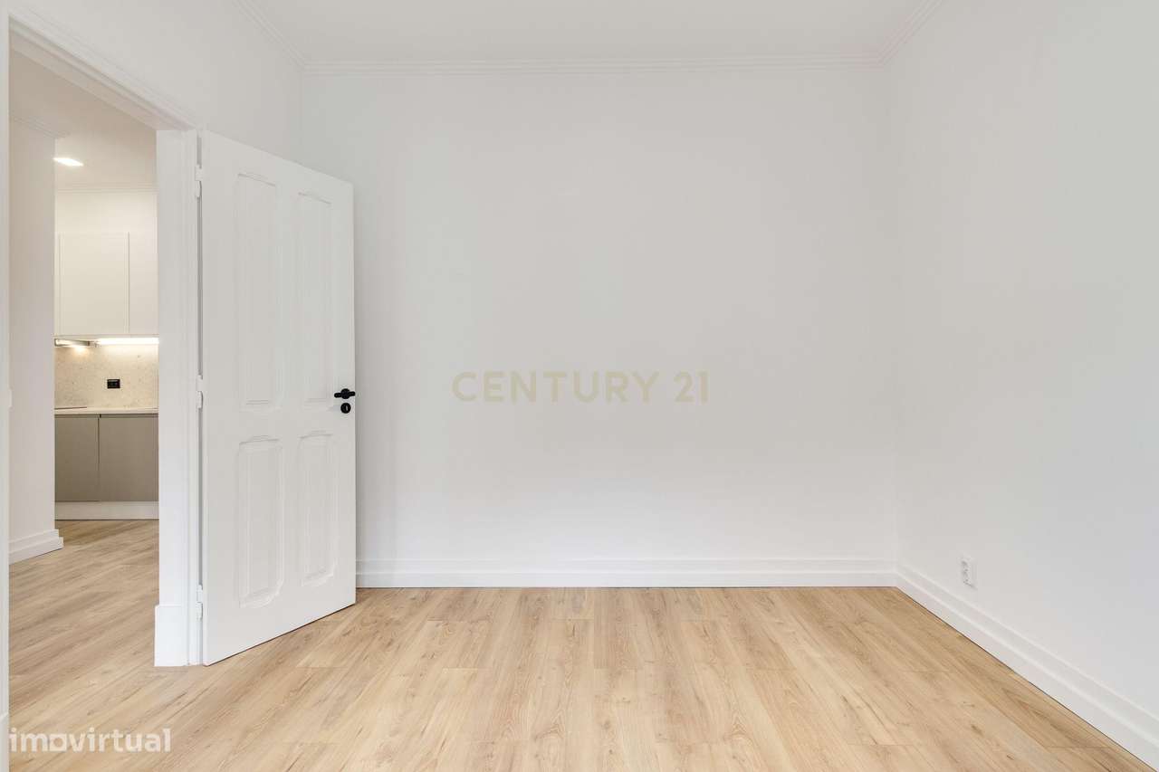 Apartamento T2, totalmente renovado.-9