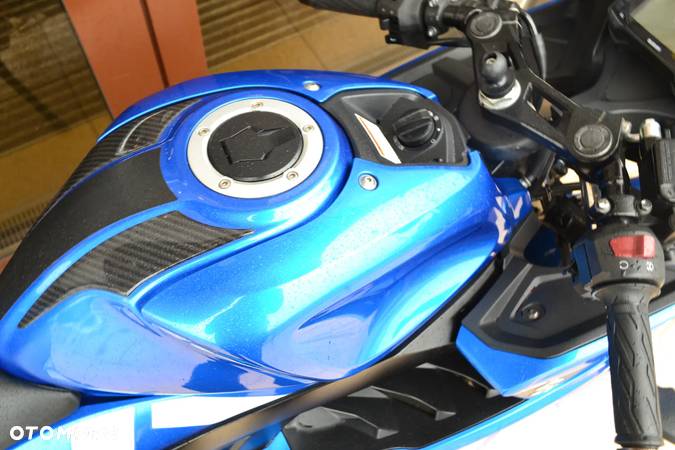 Suzuki GSX-R - 16