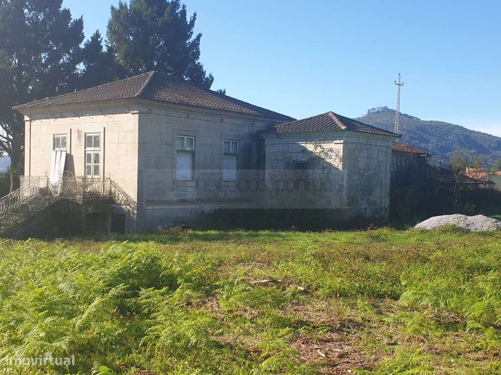 Moradia para reconstrução com terreno construtivo - Grande imagem: 4/49