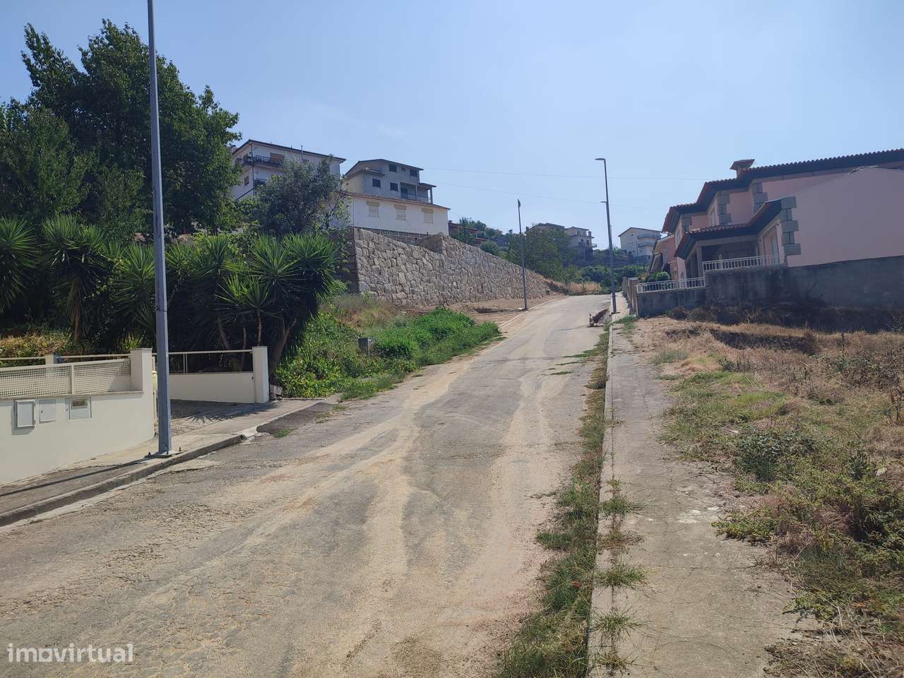 Lote para construção de moradia com 4 frentes, junto ao Rio Douro-8