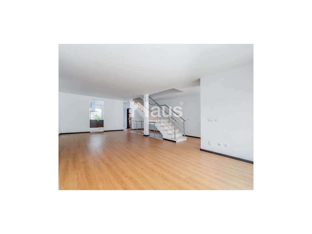 Moradia Geminada T3+1 com cave e logradouro - Grande imagem: 5/36