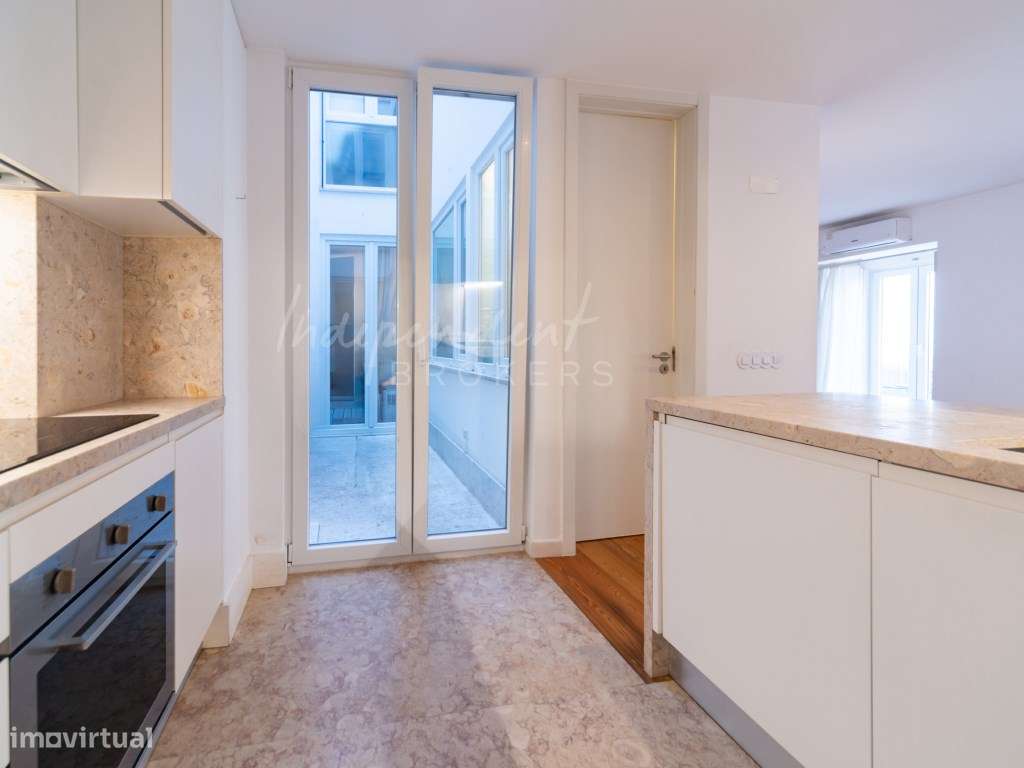 T1 AJUDA + PÁTIO - Grande imagem: 4/17