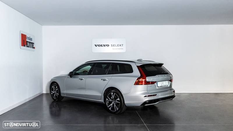 Volvo V60 2.0 B4 Plus Dark Auto - 4