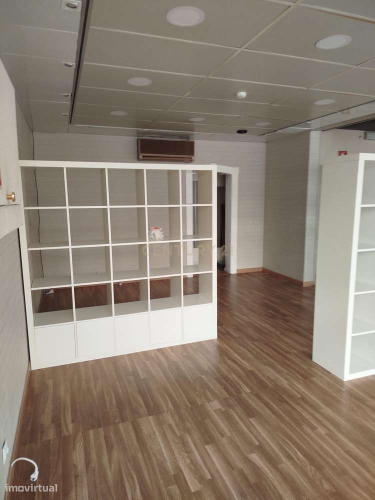 Loja no Centro Comercial Palmeiras em Oeiras - Grande imagem: 2/14