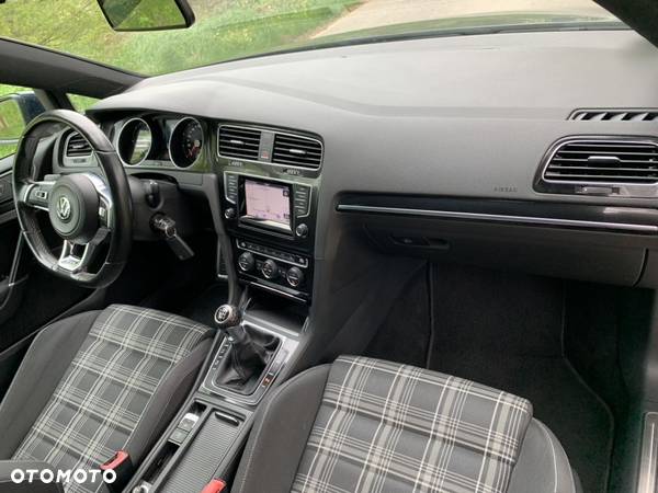 Volkswagen Golf VII 2.0 TDI BMT GTD - 27