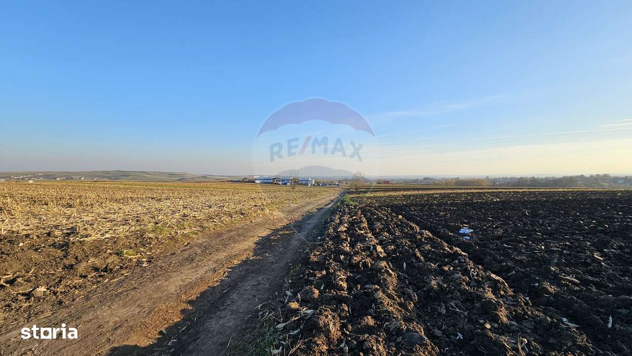 Teren extravilan 6,100mp Stroiesti / Soseaua DN17, Suceava - Imagine principală: 5/17