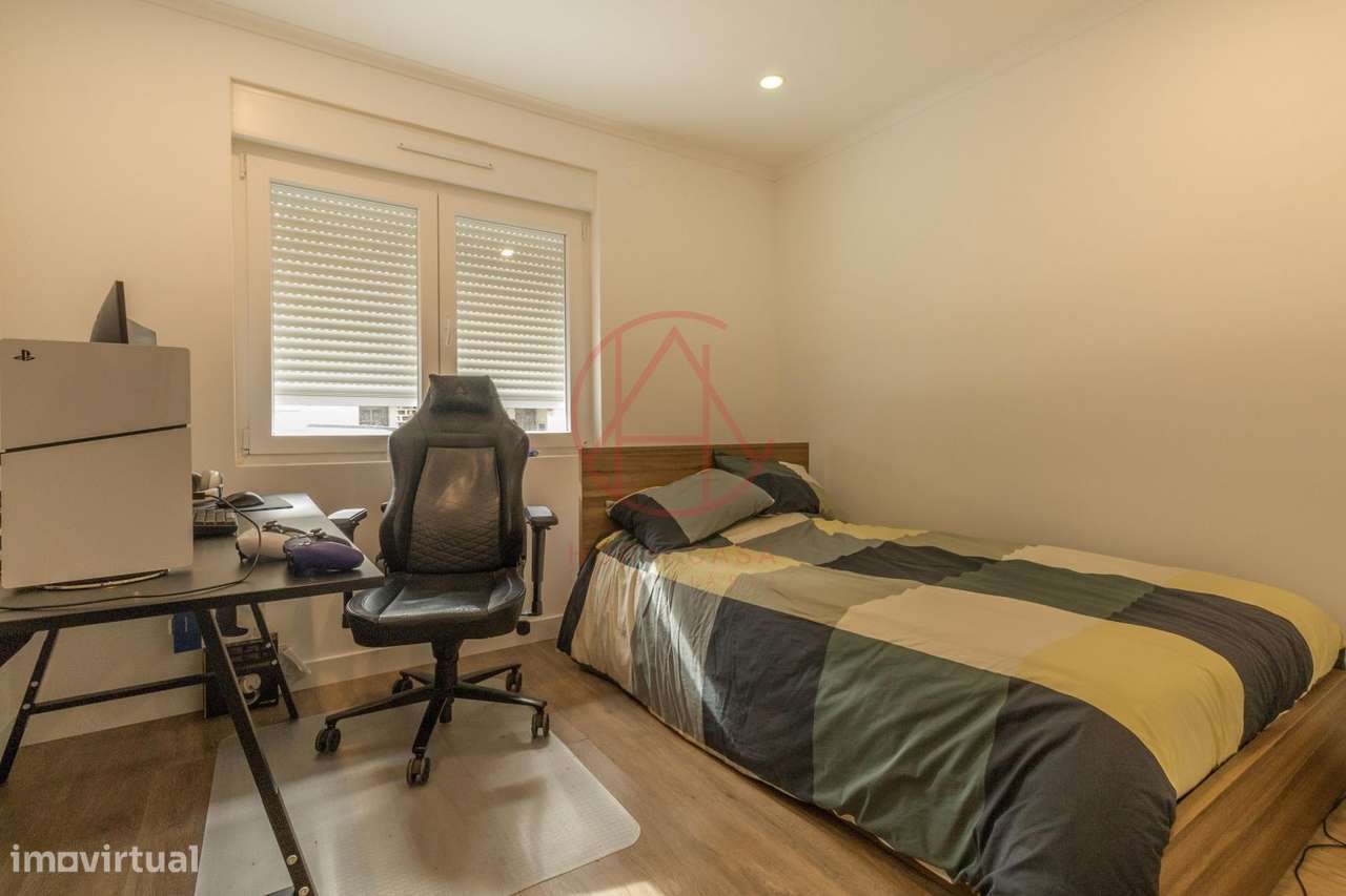 R/C de Moradia bi-familiar com quintal e garagem individual-23