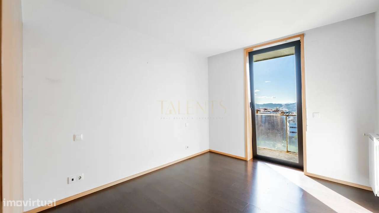 Apartamento T2 Azurém Guimaraes com Varanda Panorâmica-17