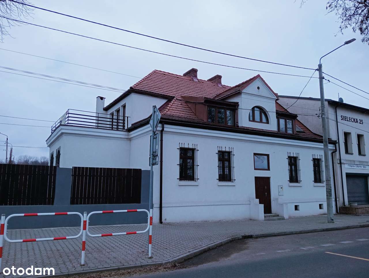 *Wyjątkowy dworek dla dwóch rodzin*-3