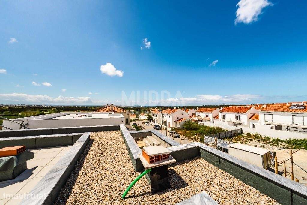 Moradia isolada de design contemporâneo nos Casais Mestre Mendo-41