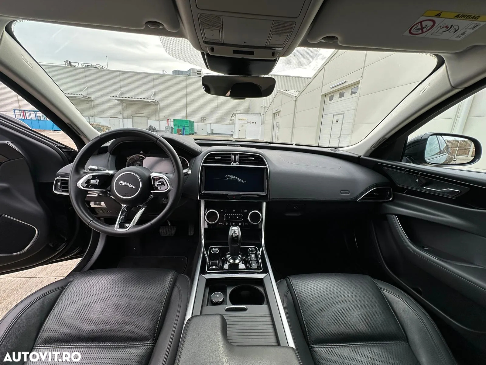 Jaguar XE P250 Aut. S - 12