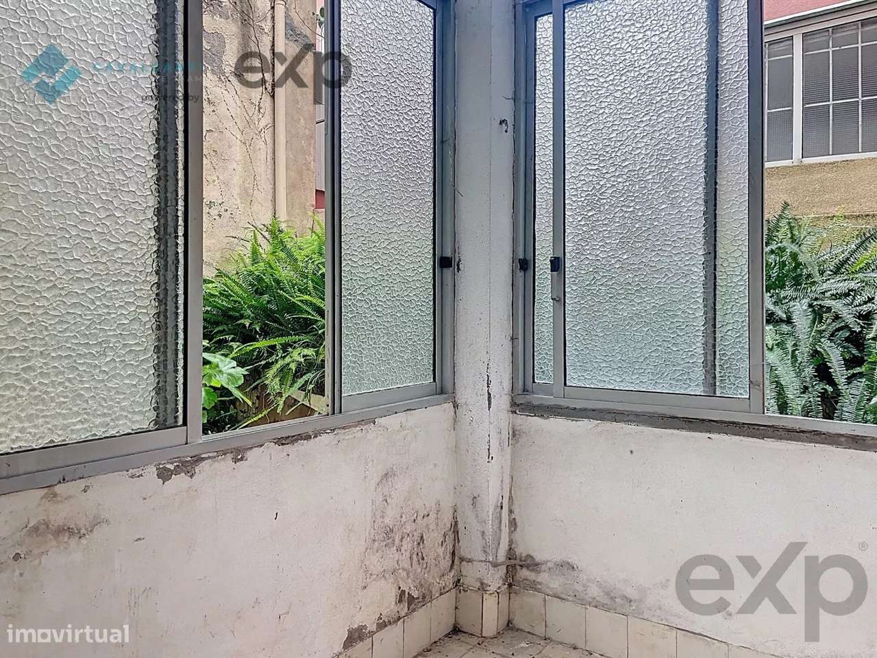 T3 com charme e logradouro Para Remodelar – Lisboa-40