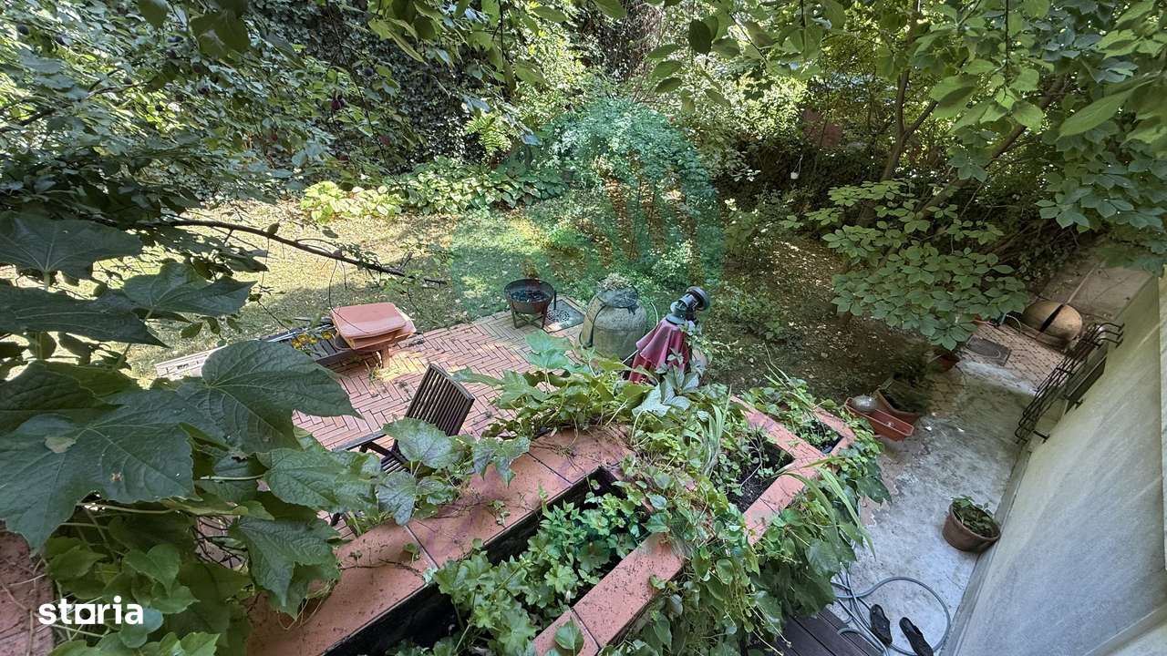 Apartament interbelic cu grădină și garaj - Imagine principală: 2/15