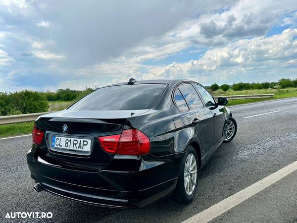 BMW Seria 3 320d DPF Touring Aut. Edition Fleet - 4