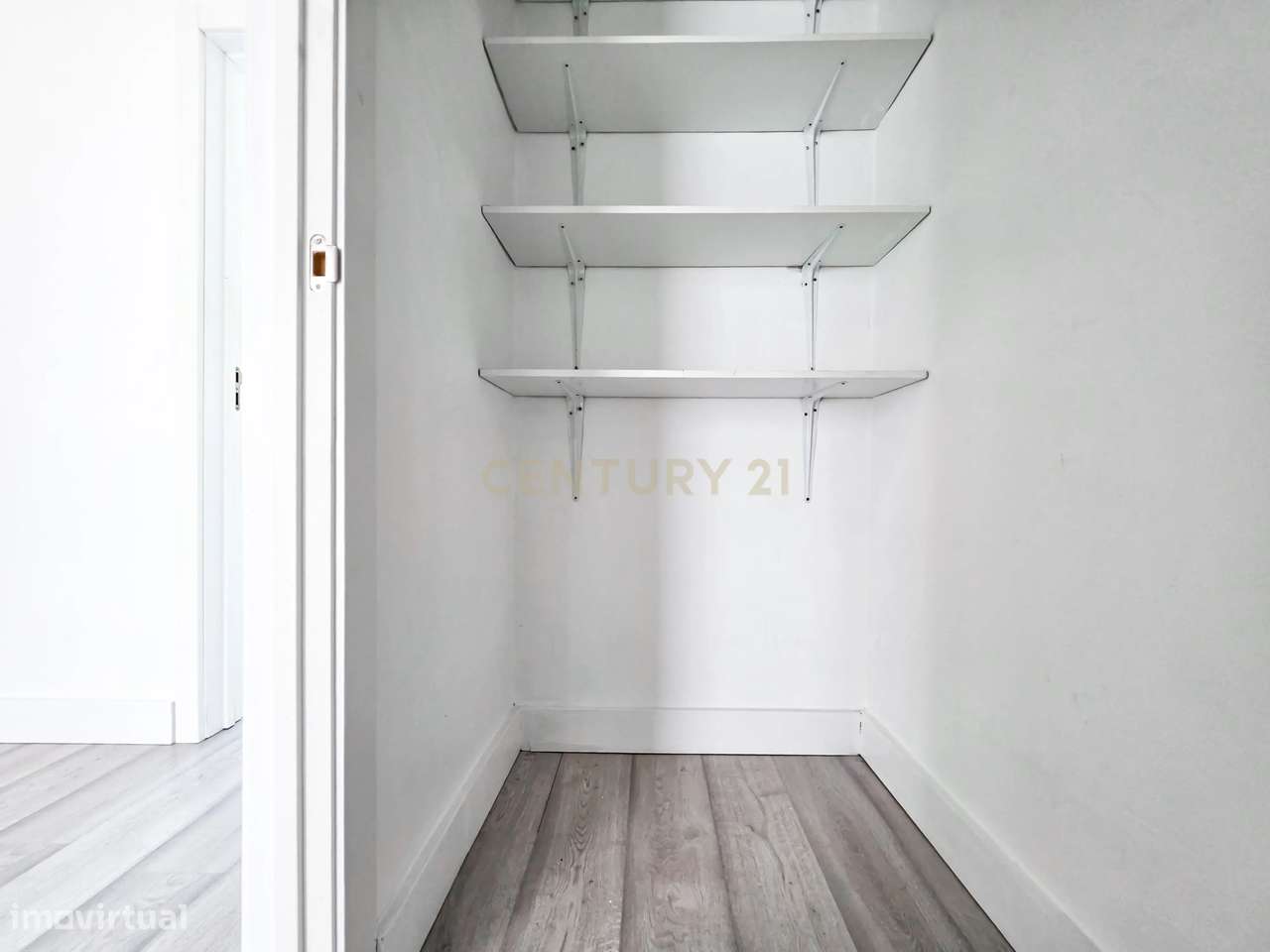 Apartamento T2 Remodelado no Barreiro – Moderno, Versátil e Pronto a H-13