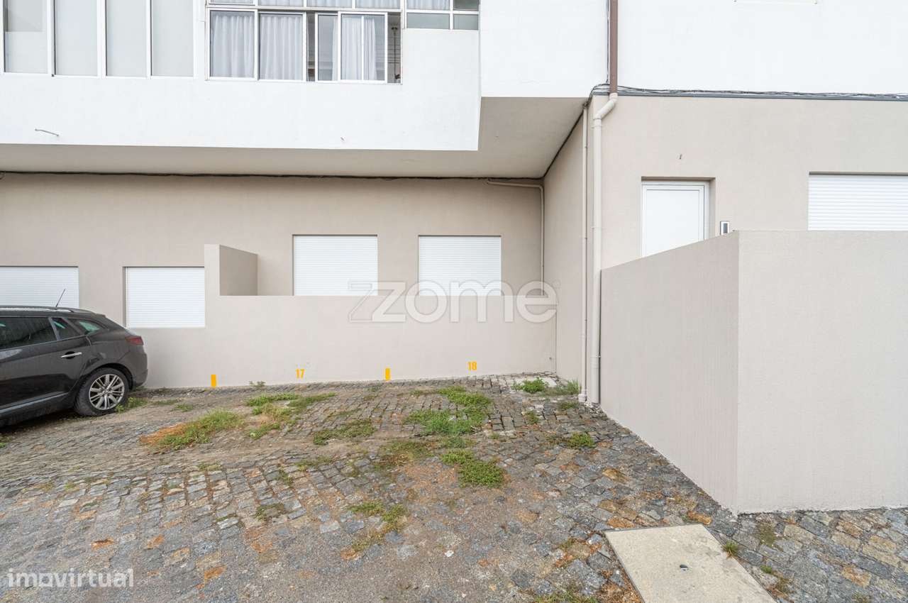 Apartamento T1 totalmente renovado, com varanda e lugar de garagem-10