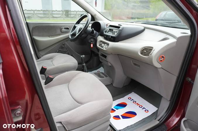 Nissan Almera Tino 1.8 Comfort High - 17