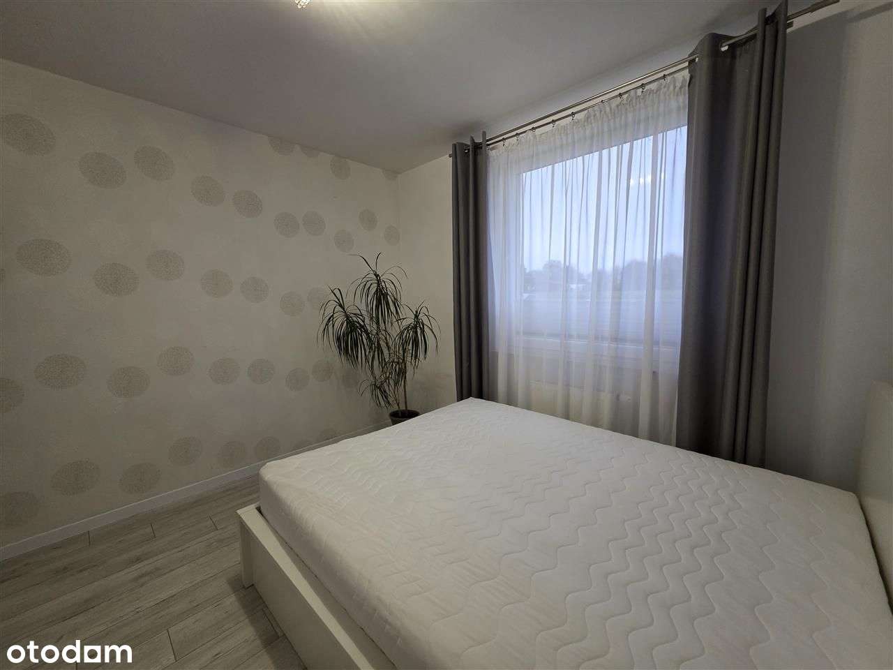 3 pok.z loggią w pełni umeblowane na Hallera.-2