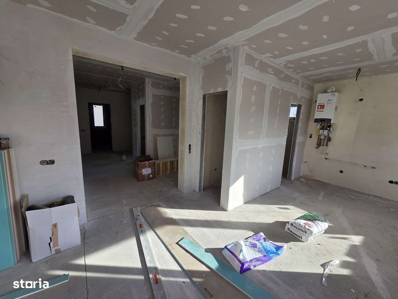 2 case tip parter, 4 camere, 2 bai, 5 arii teren, la cheie + gard-8